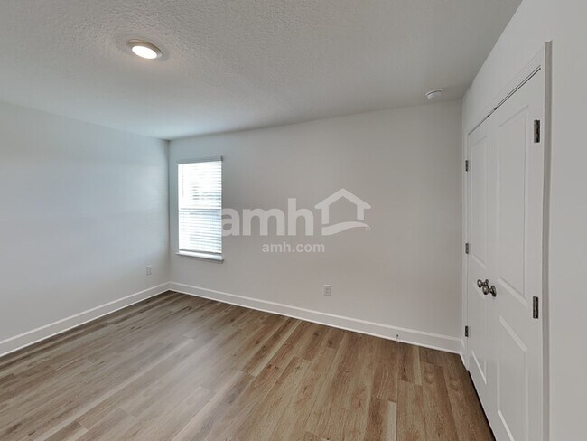 Building Photo - 2909 20th Ave W