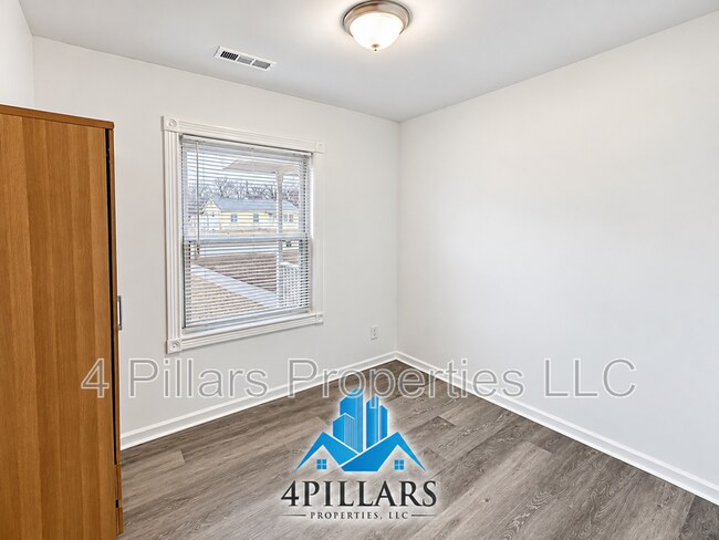 Building Photo - 7743 Delmar Ave