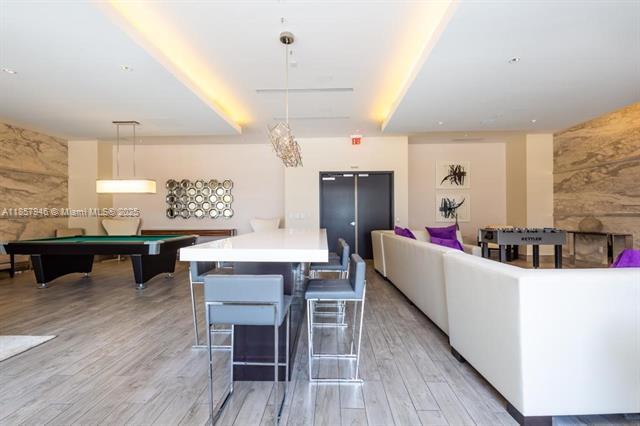 Building Photo - 999 SW 1st Ave