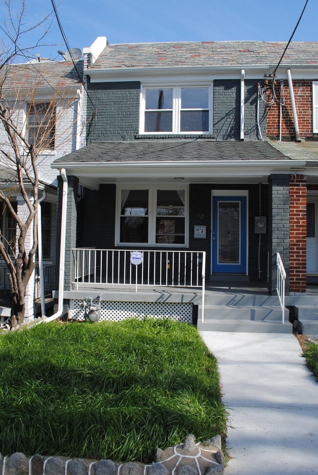 Building Photo - 12 Hawaii Ave NE