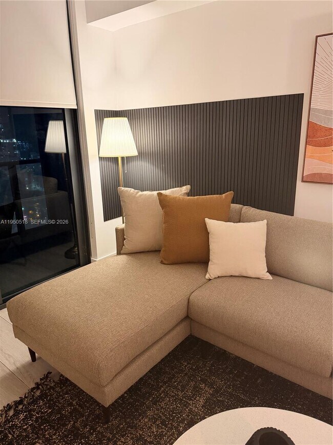 Building Photo - 121 NE 34th St