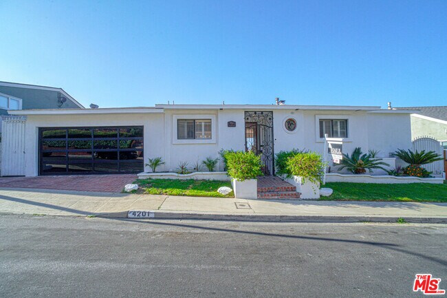 Building Photo - 4201 Don Diablo Dr