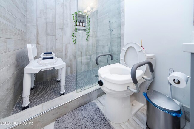 Building Photo - 506 Cali Dr