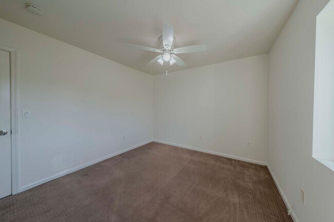 Building Photo - 16562 Sabot Ln