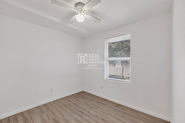 Building Photo - 631 W Baker St