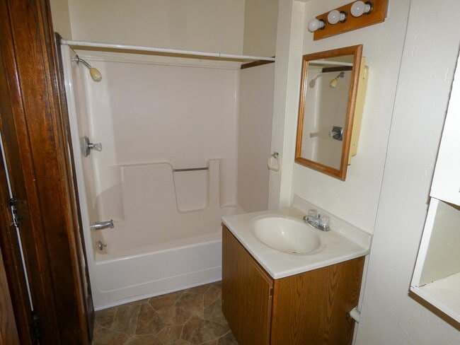 Building Photo - 15 E Main St