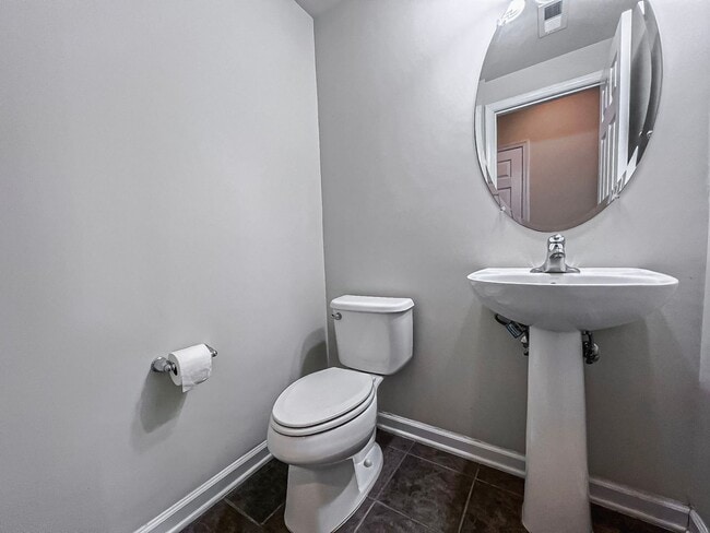 Building Photo - Beautiful and Spacious 3 Bed 2/2 Bath Bric...