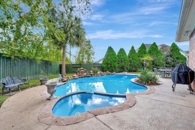 Building Photo - 1639 Lakeside Enclave Dr