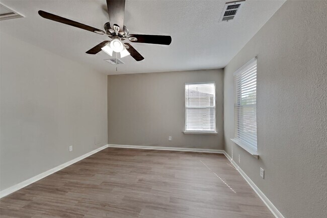 Building Photo - 6423 Lily Hollow Ct