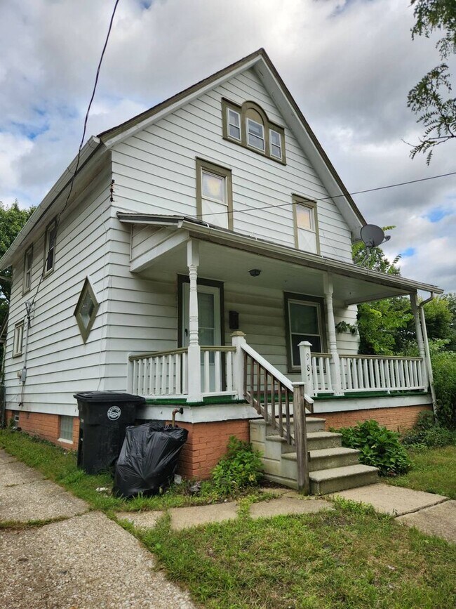 Building Photo - 987 E 141st St