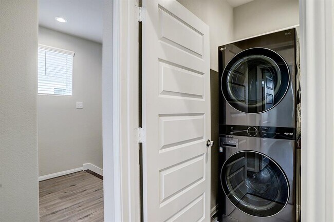 Building Photo - 9838 Magnolia Village Ln