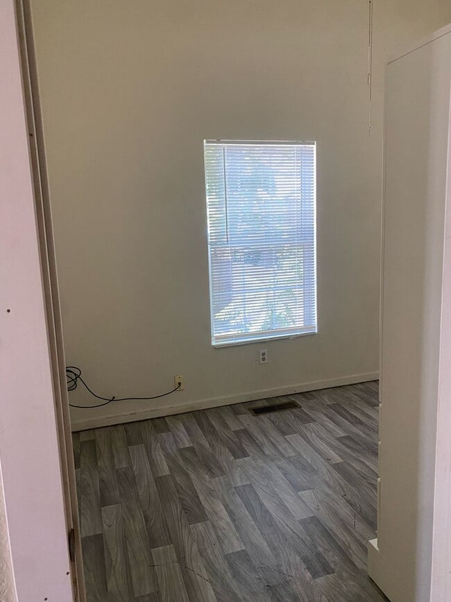 Building Photo - Newly remodeled