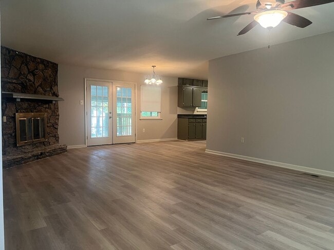 Building Photo - 1211 Essex Ln