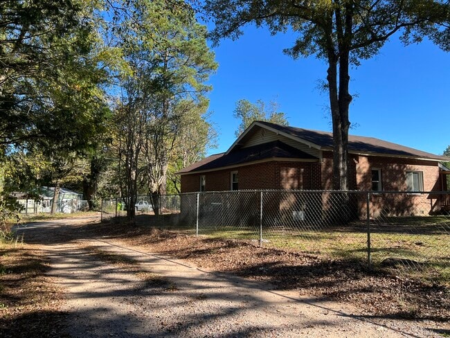 Building Photo - 1049 Stone House Rd