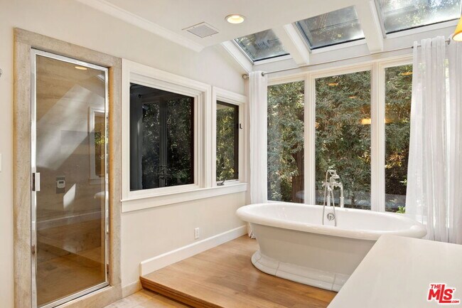 Building Photo - 7972 Mulholland Dr