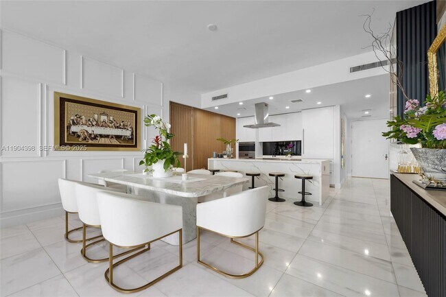 Building Photo - 700 NE 26th Terrace