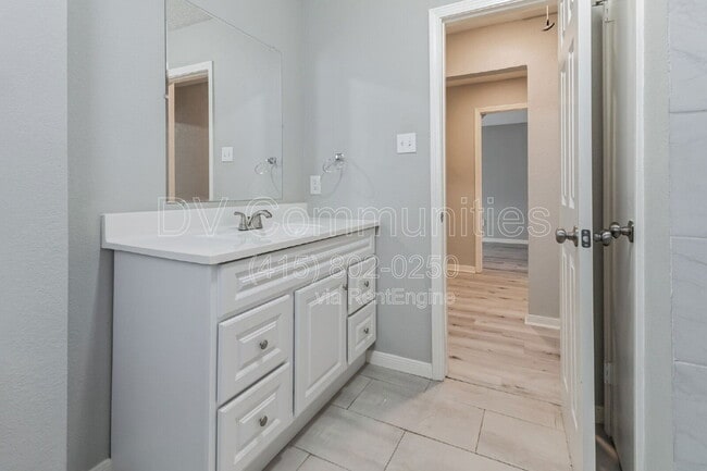 Building Photo - 2107 Lamar Dr