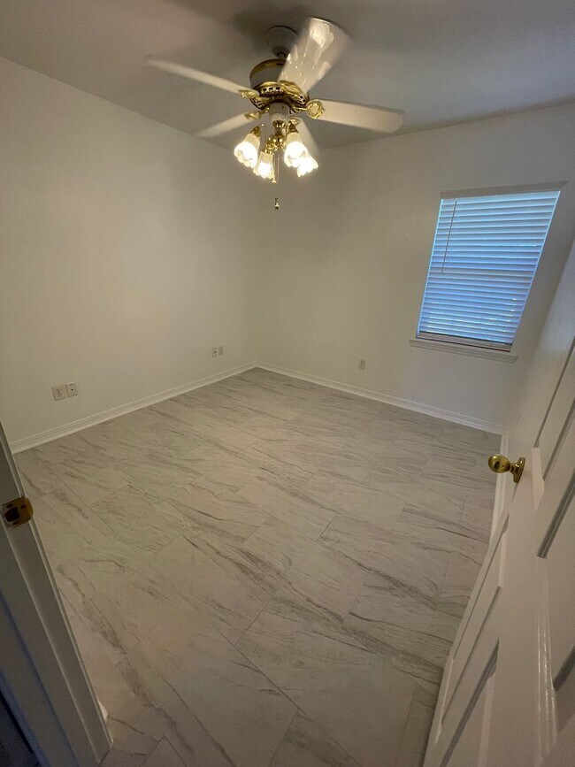 Building Photo - Azalea Gardens Comfort