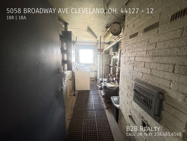 Building Photo - 5058 Broadway Ave