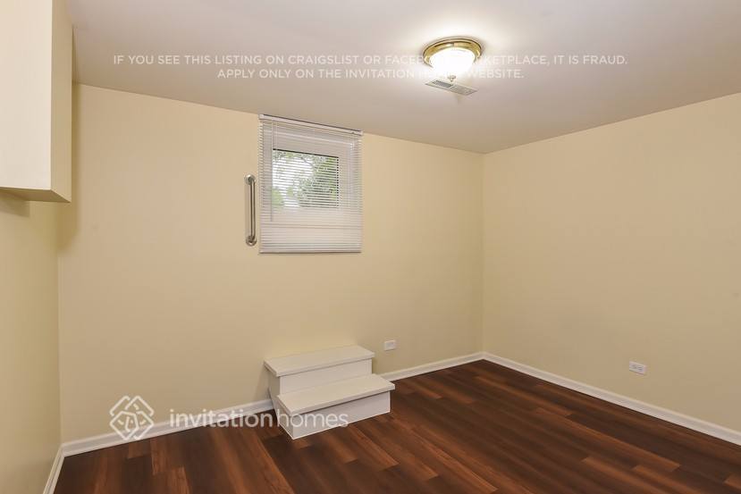 Building Photo - 104 N Elm Ln