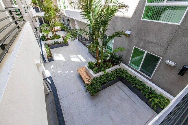 Building Photo - Unit Type: E | 2 Bed | 2 Bath