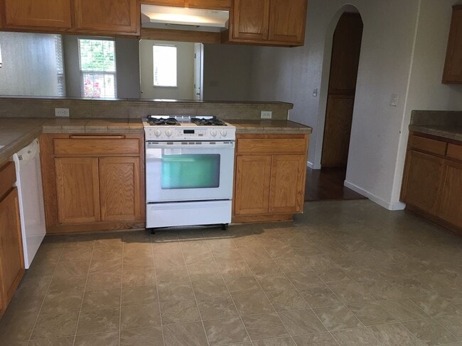 Building Photo - Lease Take Over available  - 3-bed 2-bath