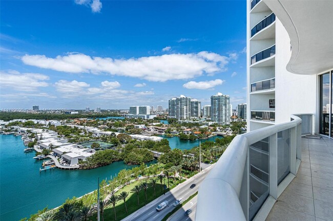 Building Photo - 16001 Collins Ave