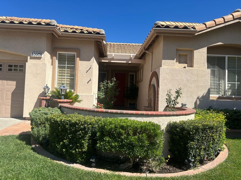 Building Photo - 5034 Singing Hills Dr