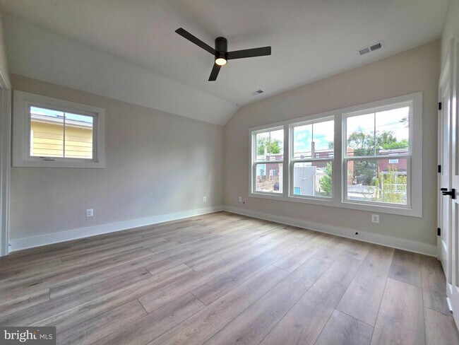 Building Photo - 41 E Reed Ave