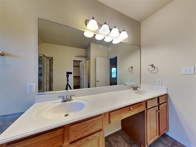 Building Photo - 1032 Bending Oak Dr