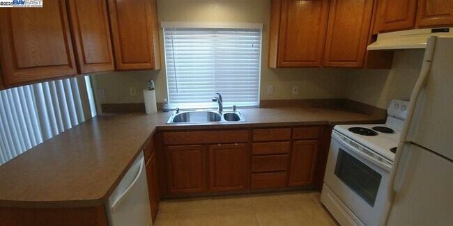 Building Photo - 2551 Twin Creeks Dr