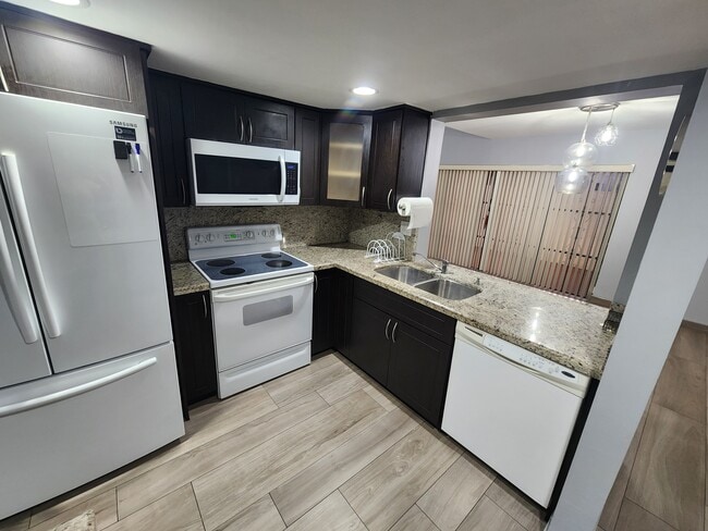 Building Photo - 1461 SW 124th Ct