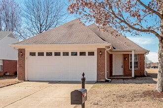 Building Photo - 7677 Fox Hunt Dr E