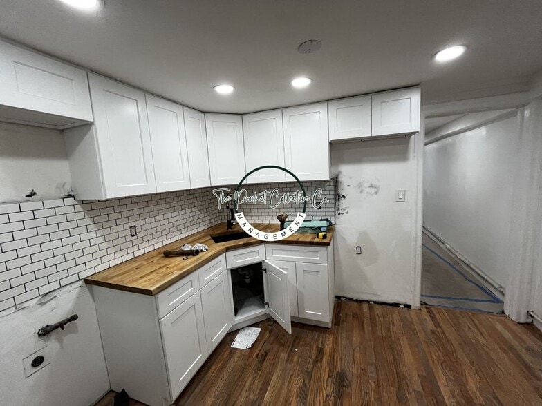 Building Photo - 125 E 39th St