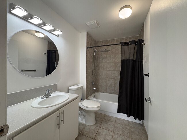 Building Photo - 455 NE 25th St