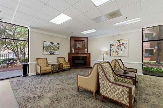 Building Photo - 300 Johnson Ferry Rd