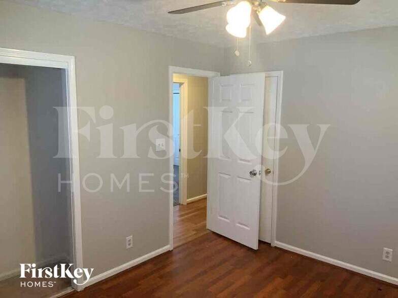 Building Photo - 518 Rebecca St