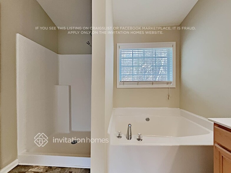 Building Photo - 305 Stone Valley Xin