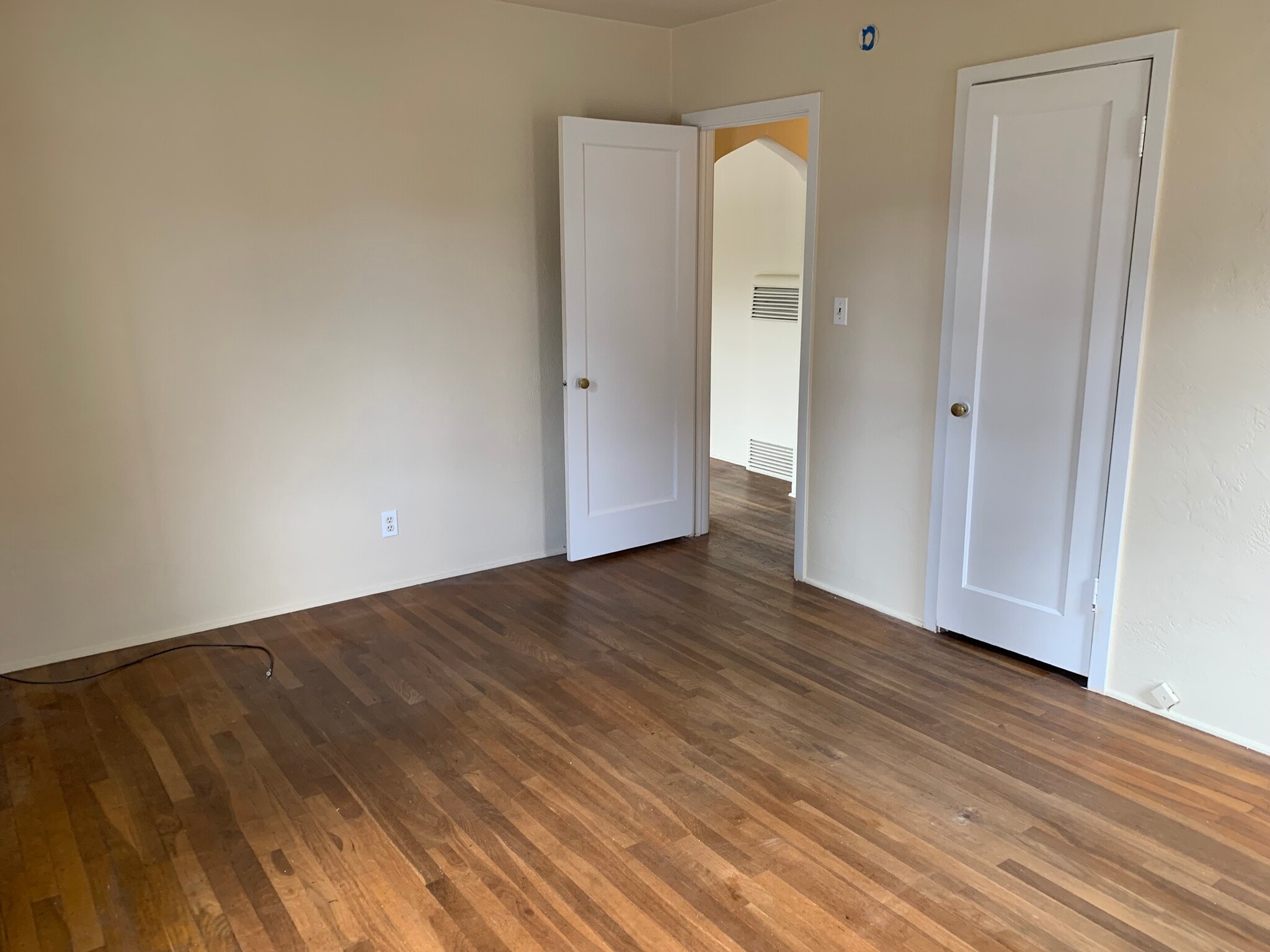 Building Photo - 415 Laurent St