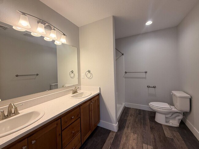 Building Photo - HONEYBEE5711-5713