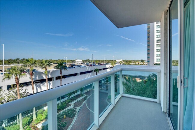 Building Photo - 231 Riverside Dr