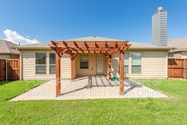 Building Photo - 1012 Lake Hollow Dr