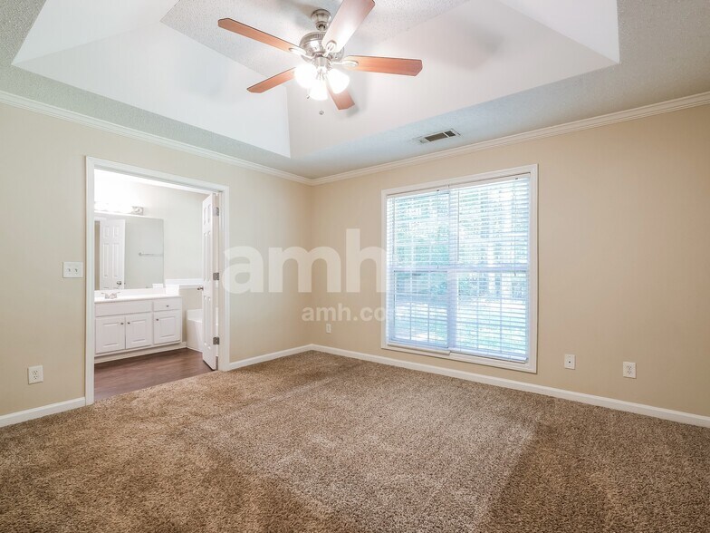 Building Photo - 1633 Amalie Dr