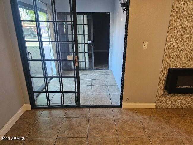 Building Photo - 3131 W Cochise Dr