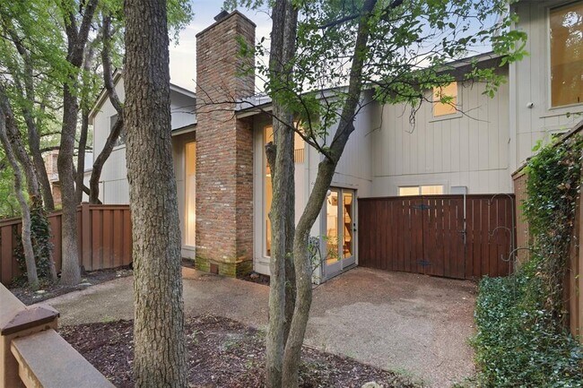 Building Photo - 8300 Summer Pl Dr
