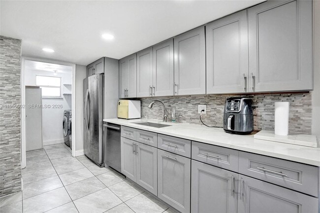 Building Photo - 9451 Live Oak Pl