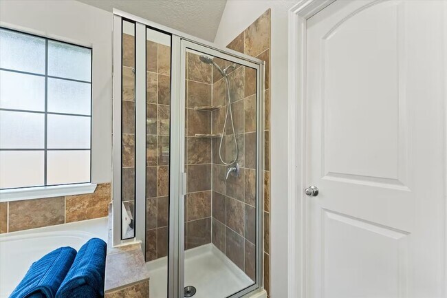 Building Photo - 976 Northampton Dr