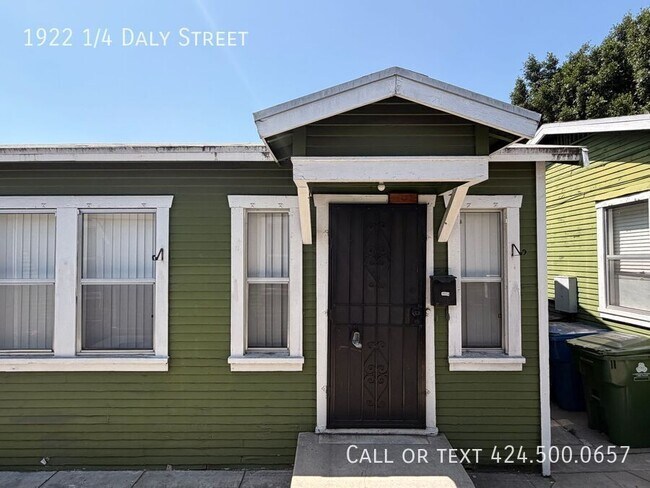 Building Photo - 1922 1/4 Daly Street-