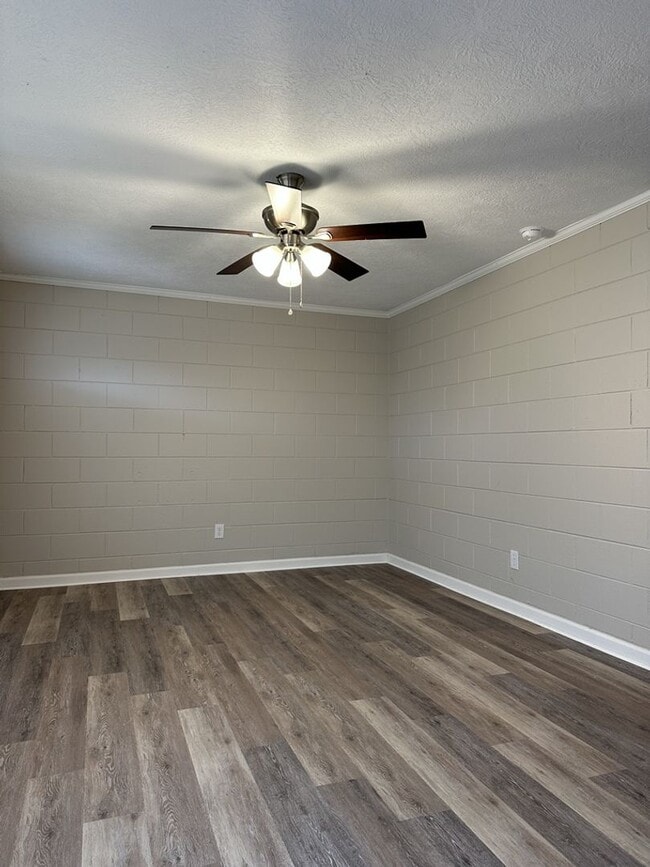 Building Photo - One Month's Free Rent! Charming 3 bedroom home available!  | Section 8 Accepted! |