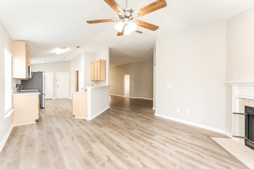 Building Photo - 1725 Saw Lake Drive